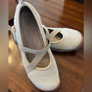 Keen hush knit shoes size 7.5